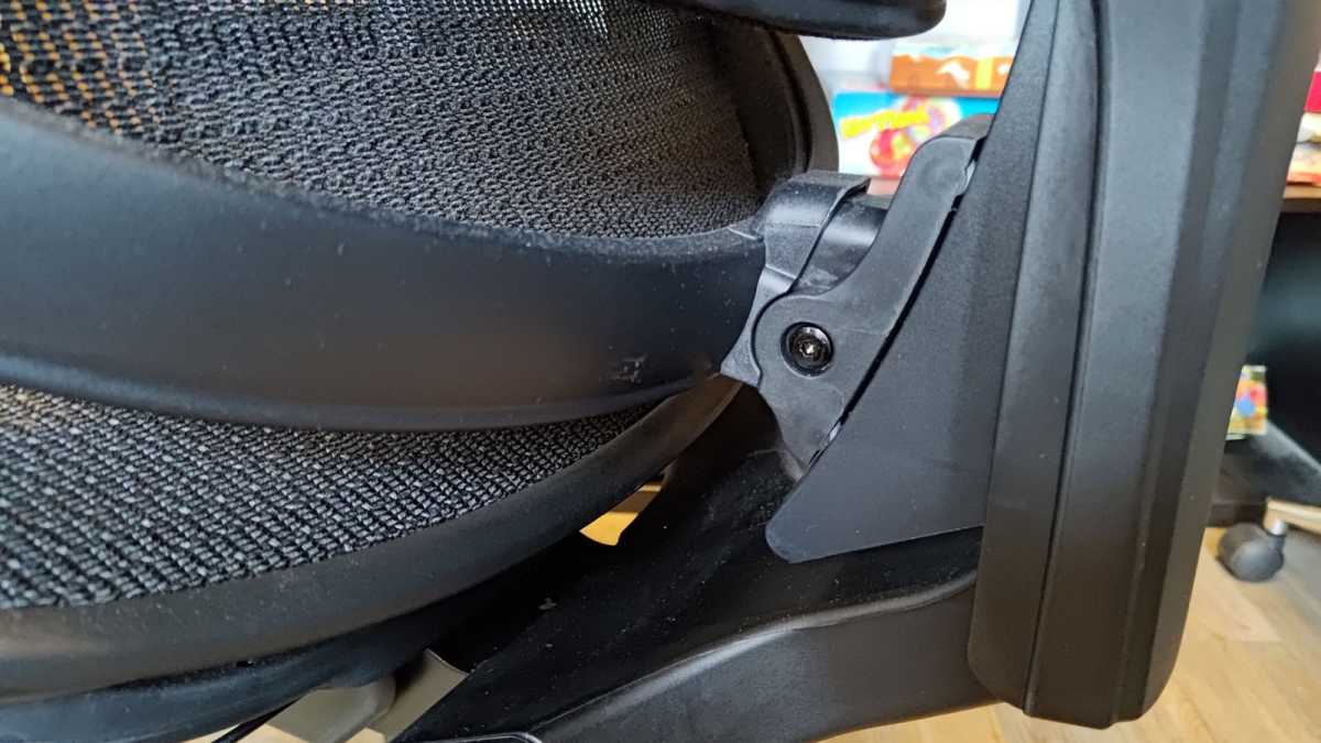 Sihoo Doro C300 Pro close up of lumbar support slider adjustment